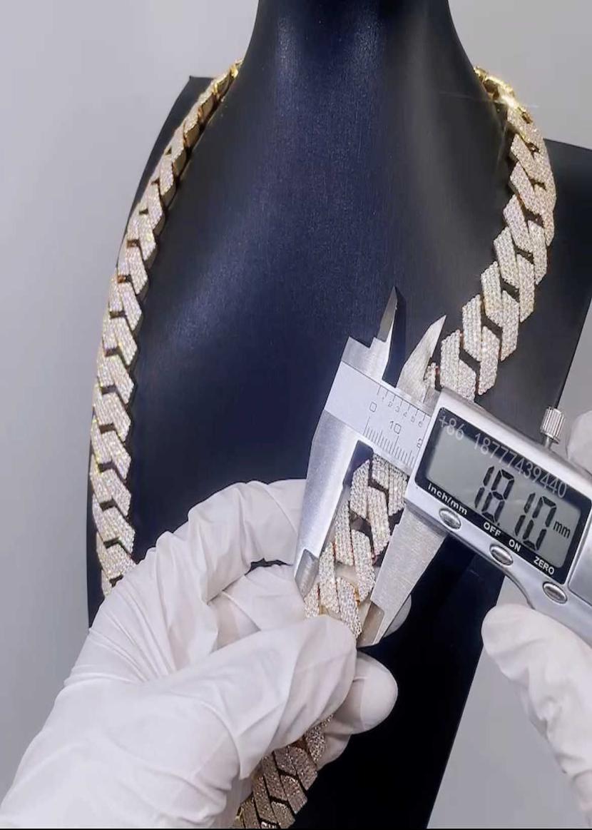 34row 1820mm Width 803903924039039 Moissanite Cuban Link Chain S925 Iced Out Hip Hop Mens Necklace7771803
34row 1820mm Width 803903924039039 Moissanite Cuban Link Chain S925 Iced Out Hip Hop Mens Necklace7771803