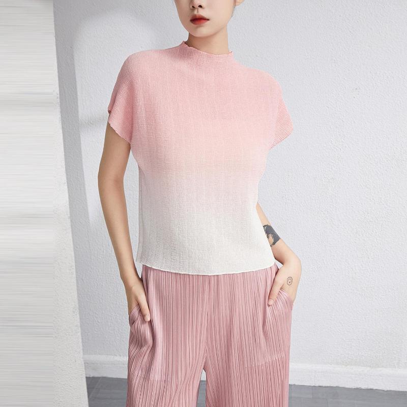 Women's T Shirts 2023 Style Corn Pleats Top Half Turtleneck Short-Sleeved T-shirt Summer Large Loose Gradient Design Commuter Shirt, Gray
Women's T Shirts 2023 Style Corn Pleats Top Half Turtleneck Short-Sleeved T-shirt Summer Large Loose Gradient Design Commuter Shirt, Gray