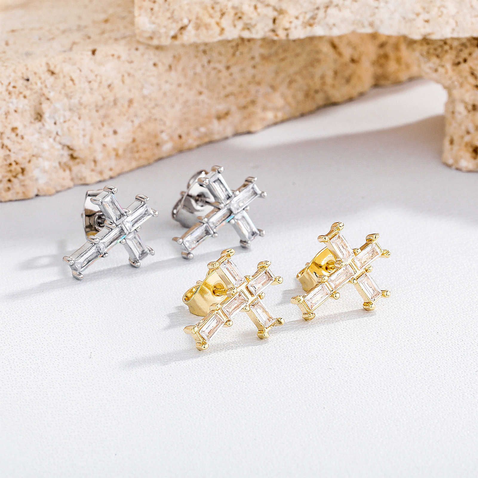 Exquisite Ins 925 Silver Needle Love Heart Earrings stud iced out cubic zirconia studs earring Small Triangle Design Jewelry Bridal Cross Ear ring For