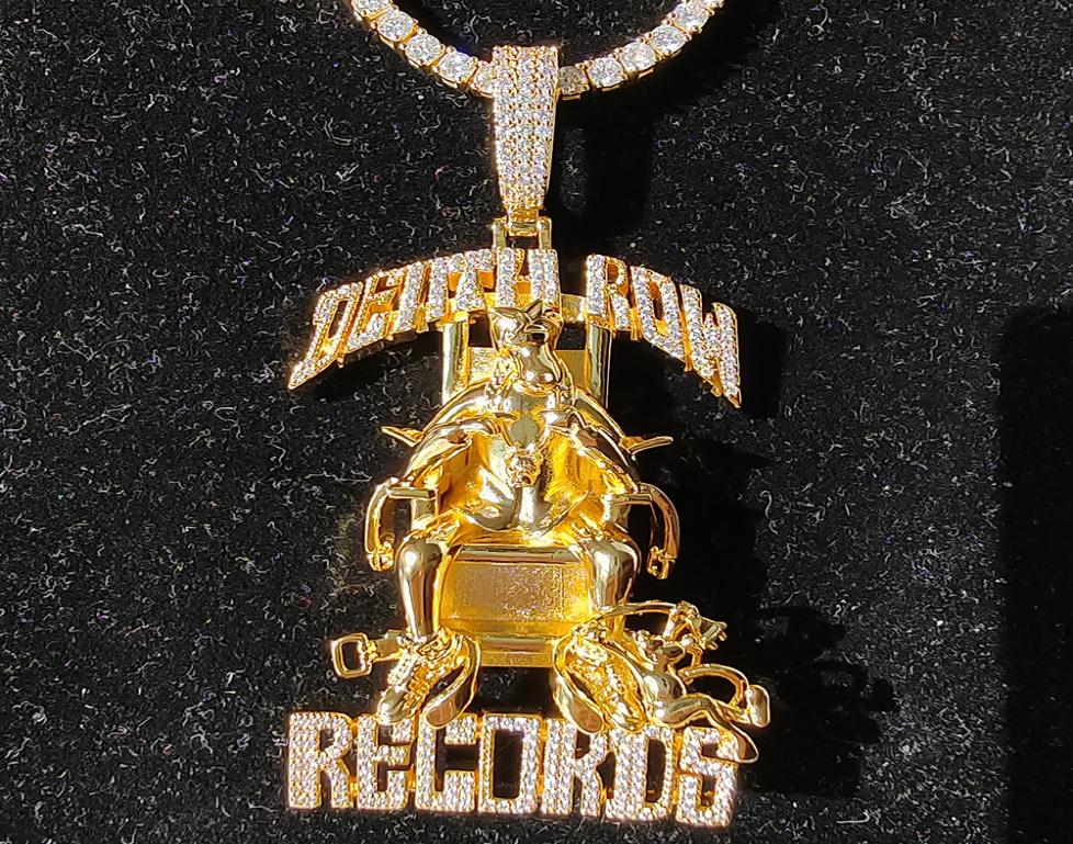 Hip Hop Large Death Row Records Pendant Necklace 5A Zircon 18K Real Gold Plated7331355
Hip Hop Large Death Row Records Pendant Necklace 5A Zircon 18K Real Gold Plated7331355