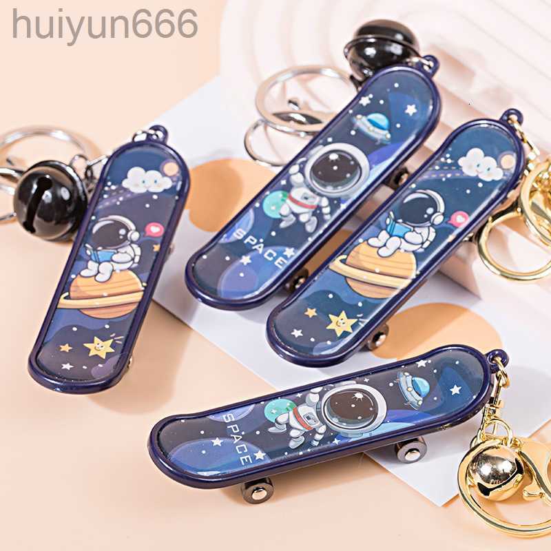 Creative men and women keychain Interstellar Astronaut Skateboard Pendant Fingertip Scooter Toy with keyrings Doll Machine Hot Selection Bag accessories Jewelry
Creative men and women keychain Interstellar Astronaut Skateboard Pendant Fingertip Scooter Toy with keyrings Doll Machine Hot Selection Bag accessories Jewelry