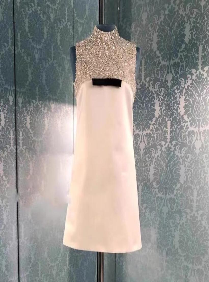 2021 White BlingBling Short Women Dress Milan Runway Stand Collar Bow Crystals Beads Sexy Bodycon Vestidos De Festa 724218309268
2021 White BlingBling Short Women Dress Milan Runway Stand Collar Bow Crystals Beads Sexy Bodycon Vestidos De Festa 724218309268