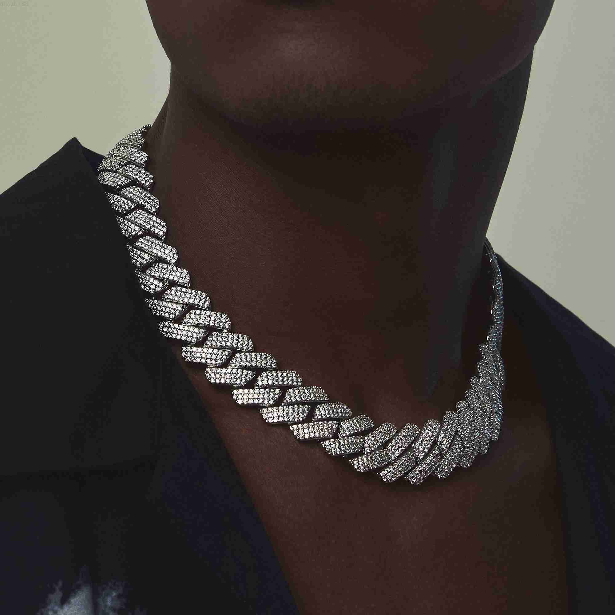 Qianjian Custom Jewelry High End Pass Diamond Test Silver 925 Hip Hop Iced Out Diamond Moissanite Cuban Link Chain
Qianjian Custom Jewelry High End Pass Diamond Test Silver 925 Hip Hop Iced Out Diamond Moissanite Cuban Link Chain