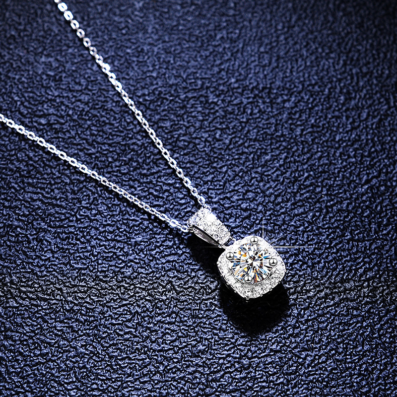 925 Sterling Silver Necklace For Women Moissanite Diamond 1ct Classic Design Pendant Ornaments Jewelry Accessories Gift
925 Sterling Silver Necklace For Women Moissanite Diamond 1ct Classic Design Pendant Ornaments Jewelry Accessories Gift