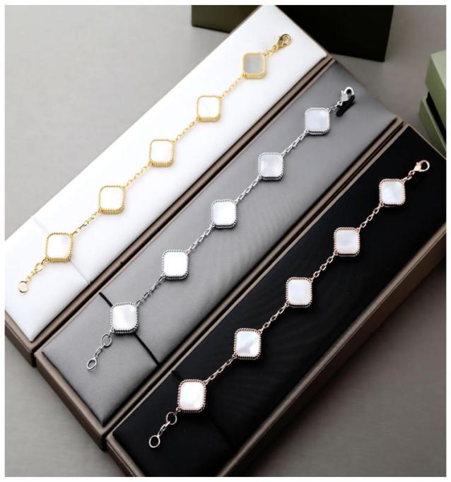 Clover Bracelets Bracelet Designer Chain Silver Bangle Links Womens Braclets Schwestern Armband Bangles For Women Chains Personali4209752
Clover Bracelets Bracelet Designer Chain Silver Bangle Links Womens Braclets Schwestern Armband Bangles For Women Chains Personali4209752