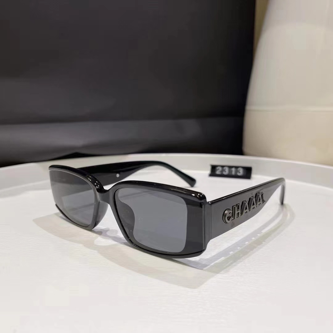 Side solid letters Designer sunglasses luxurys glasses protective eyewear purity design versatile sunglassess driving travel shopping beach wear sun glasses
Side solid letters Designer sunglasses luxurys glasses protective eyewear purity design versatile sunglassess driving travel shopping beach wear sun glasses
