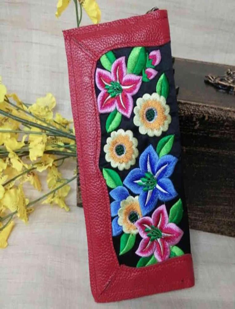 leather lily embroidery female wallet High quality national style clutch bags Embroidered ladies vintage zipper purse4343838
leather lily embroidery female wallet High quality national style clutch bags Embroidered ladies vintage zipper purse4343838