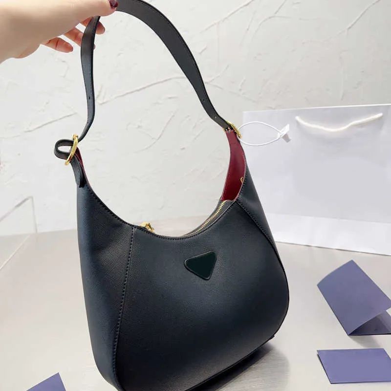 shoulder Bags luxurys handbag designer underarm bag leather Half Moom Hobo crossbody Handbags Vintage Simple Crossbody Wallet 2210
shoulder Bags luxurys handbag designer underarm bag leather Half Moom Hobo crossbody Handbags Vintage Simple Crossbody Wallet 2210
