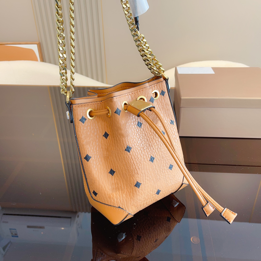 Designer bags Cross body Totes Fashion Shoulder Handbags Luxury wallet purse Leather Casual Style Unisex Suede Street Style Gold Drawstring Cross body bucket, Brown
Designer bags Cross body Totes Fashion Shoulder Handbags Luxury wallet purse Leather Casual Style Unisex Suede Street Style Gold Drawstring Cross body bucket, Brown
