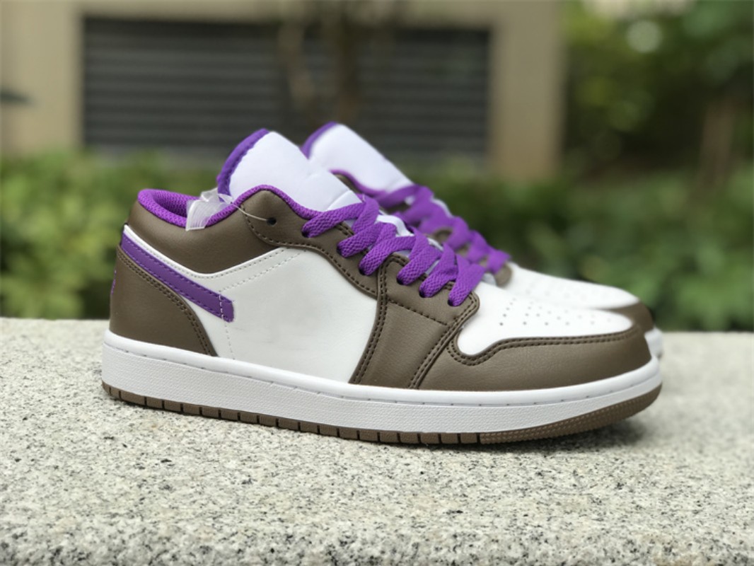 Basketball Shoes Jumpman 1 LOW White brown purple 1S OG Men/Women Sport Sneaker With Original Box
Basketball Shoes Jumpman 1 LOW White brown purple 1S OG Men/Women Sport Sneaker With Original Box