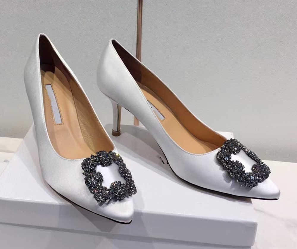 Designer Luxury Dress shoes 2023 buckle Womens fashion brand Heels Pointed Wedding Naked Black Shine womens heels
Designer Luxury Dress shoes 2023 buckle Womens fashion brand Heels Pointed Wedding Naked Black Shine womens heels