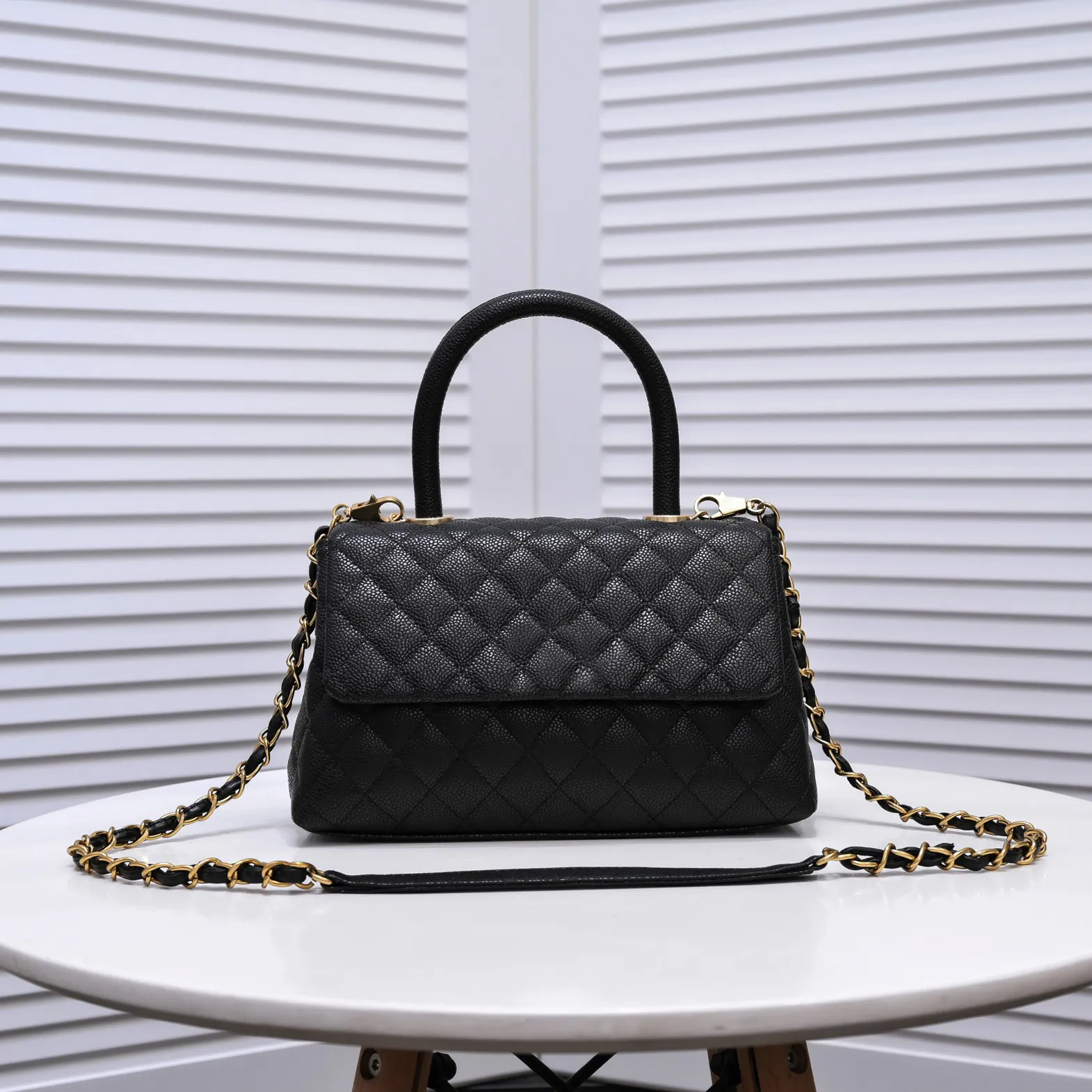 7A Designer Bag Cowhide Totes Women Diamond Lattice Flap Purse Gold and Sliver Logo Handbags, Black handle
7A Designer Bag Cowhide Totes Women Diamond Lattice Flap Purse Gold and Sliver Logo Handbags, Black handle