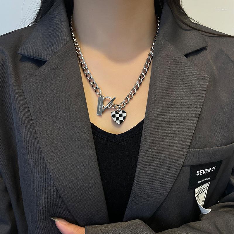 Pendant Necklaces Fashion Chic Women Girl Stainless Steel Necklace Black & White Checkerboard Heart No Fade Clavicle Sweater Chain Art
Pendant Necklaces Fashion Chic Women Girl Stainless Steel Necklace Black & White Checkerboard Heart No Fade Clavicle Sweater Chain Art
