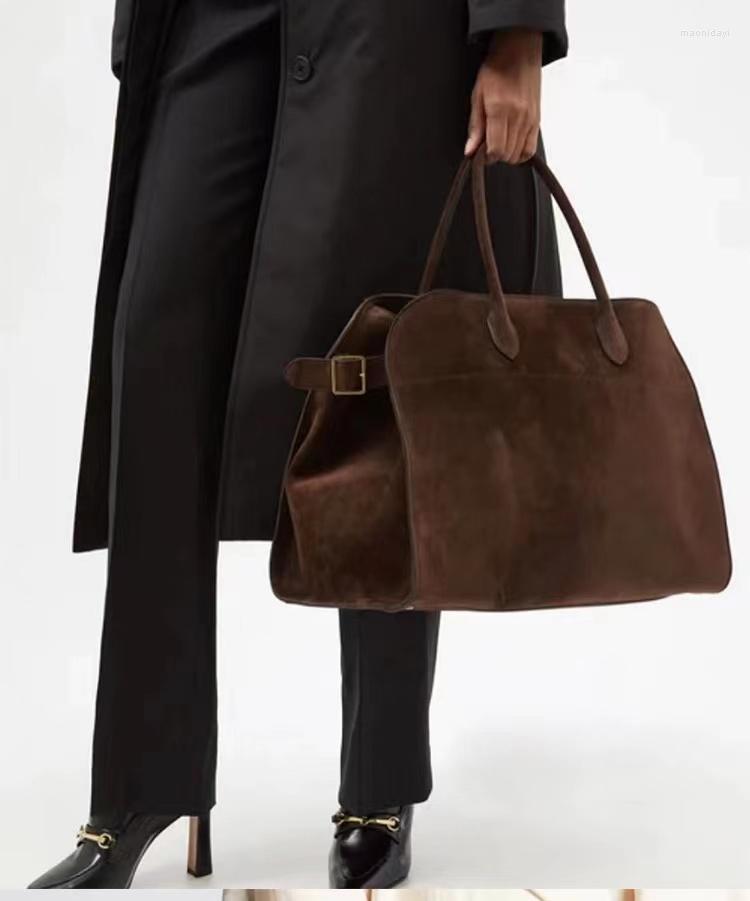 Evening Bags Designer Luxury Fashion Women Margaux15 Handbag Cowhide High-Capacity Commuter Bag The Suede Row Lcu Soft, Beige
Evening Bags Designer Luxury Fashion Women Margaux15 Handbag Cowhide High-Capacity Commuter Bag The Suede Row Lcu Soft, Beige