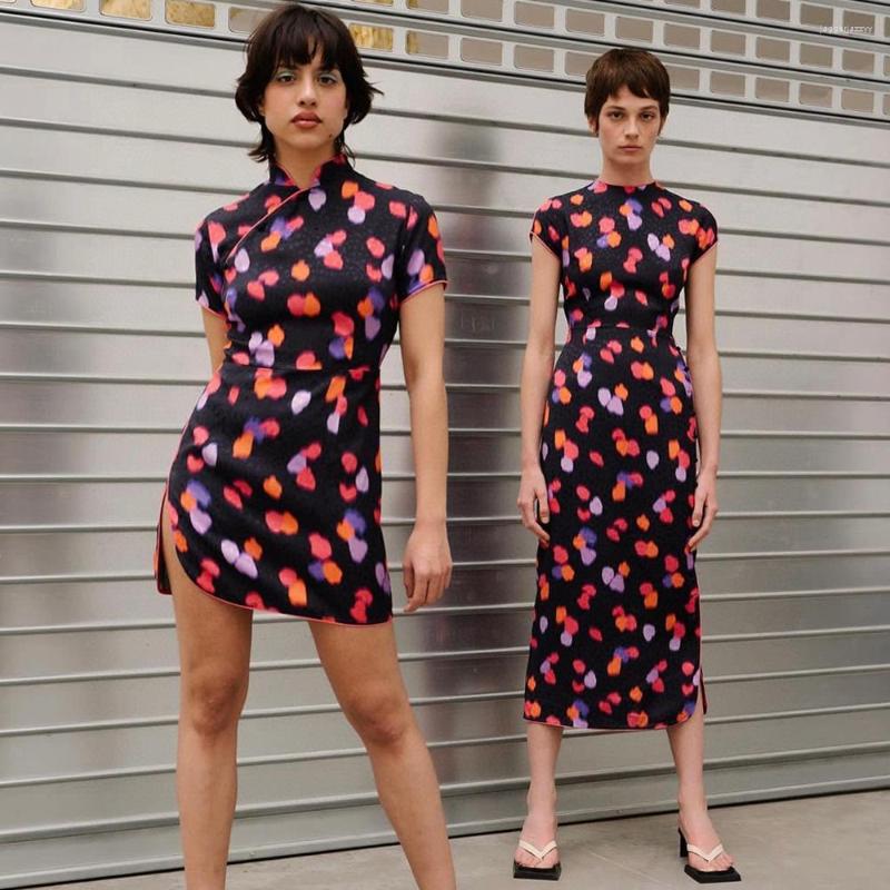 Casual Dresses 2023 Chinese Cheongsam Style Sexy Slim Dress Neon Coloured Spots Print Women High Split, Short dresses
Casual Dresses 2023 Chinese Cheongsam Style Sexy Slim Dress Neon Coloured Spots Print Women High Split, Short dresses