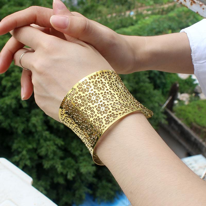 Bangle Wholesale Stainless Steel Bangles Big Cuff Gold 53mm Width Jewelry Sliver Bracelet Hook Accessories For WomenBangle BangleBangle
Bangle Wholesale Stainless Steel Bangles Big Cuff Gold 53mm Width Jewelry Sliver Bracelet Hook Accessories For WomenBangle BangleBangle