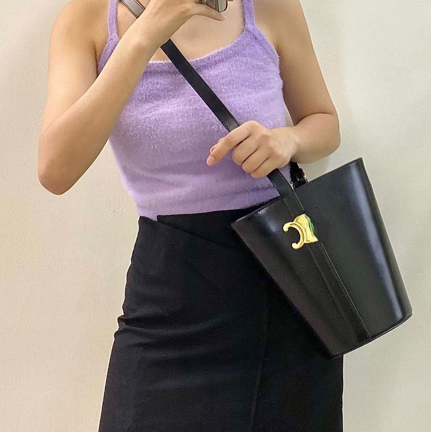 New bucket bag leather large capacity single shoulder crossbody bag texture cowhide female leisure commuting bag, Black
New bucket bag leather large capacity single shoulder crossbody bag texture cowhide female leisure commuting bag, Black