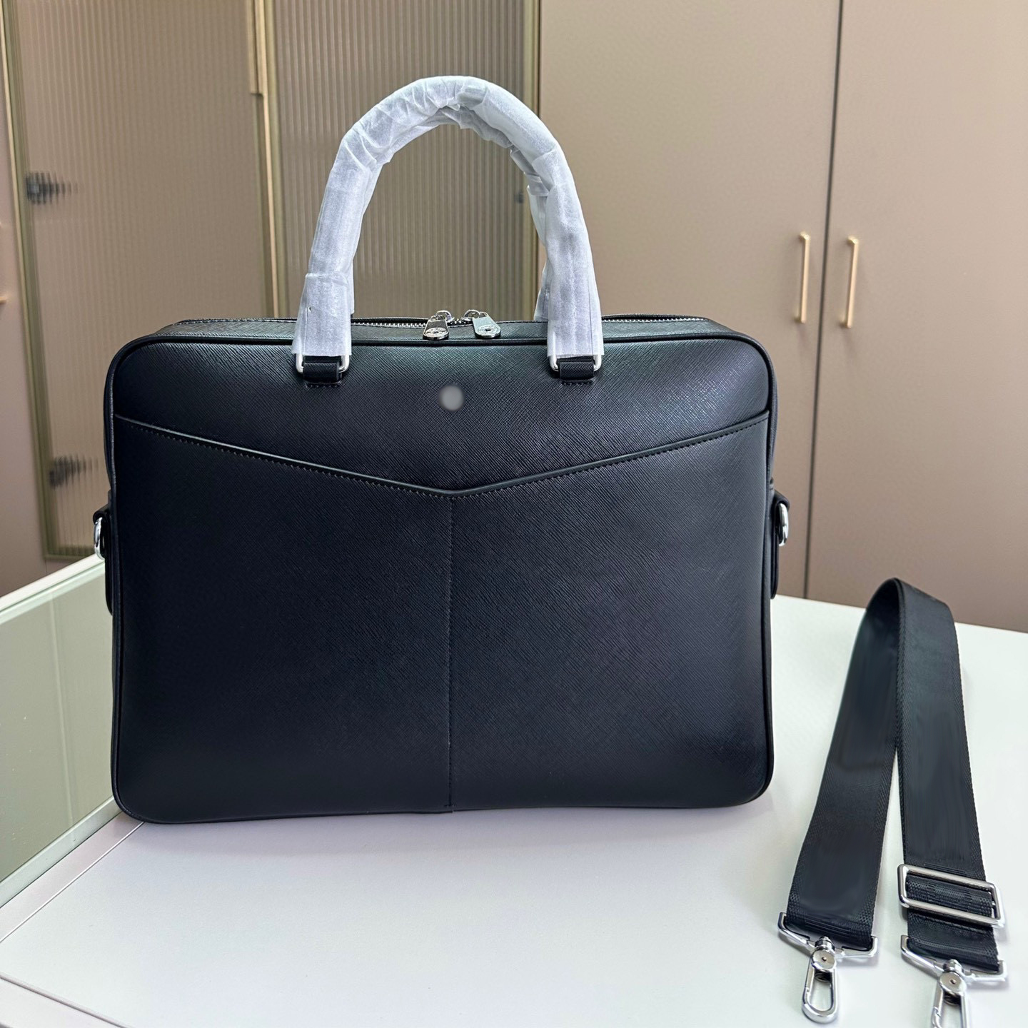 Famous designer men's pure leather black crossstripe briefcase, messenger bag, laptop bag, business office bag, cross-body bag traveling bag shoulderbag purse
Famous designer men's pure leather black crossstripe briefcase, messenger bag, laptop bag, business office bag, cross-body bag traveling bag shoulderbag purse