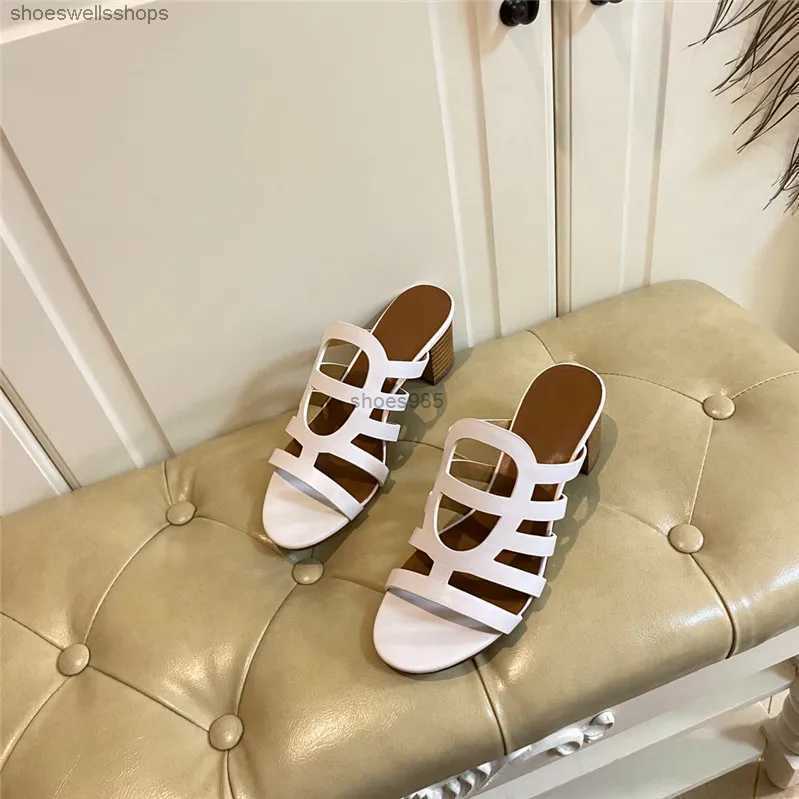 Cowhide Sheepskin Inside Slides Classic Women Sandals Chunky Heels Outdoor Italy Star Same Style Leather Outsole Slippers With Original Box
Cowhide Sheepskin Inside Slides Classic Women Sandals Chunky Heels Outdoor Italy Star Same Style Leather Outsole Slippers With Original Box