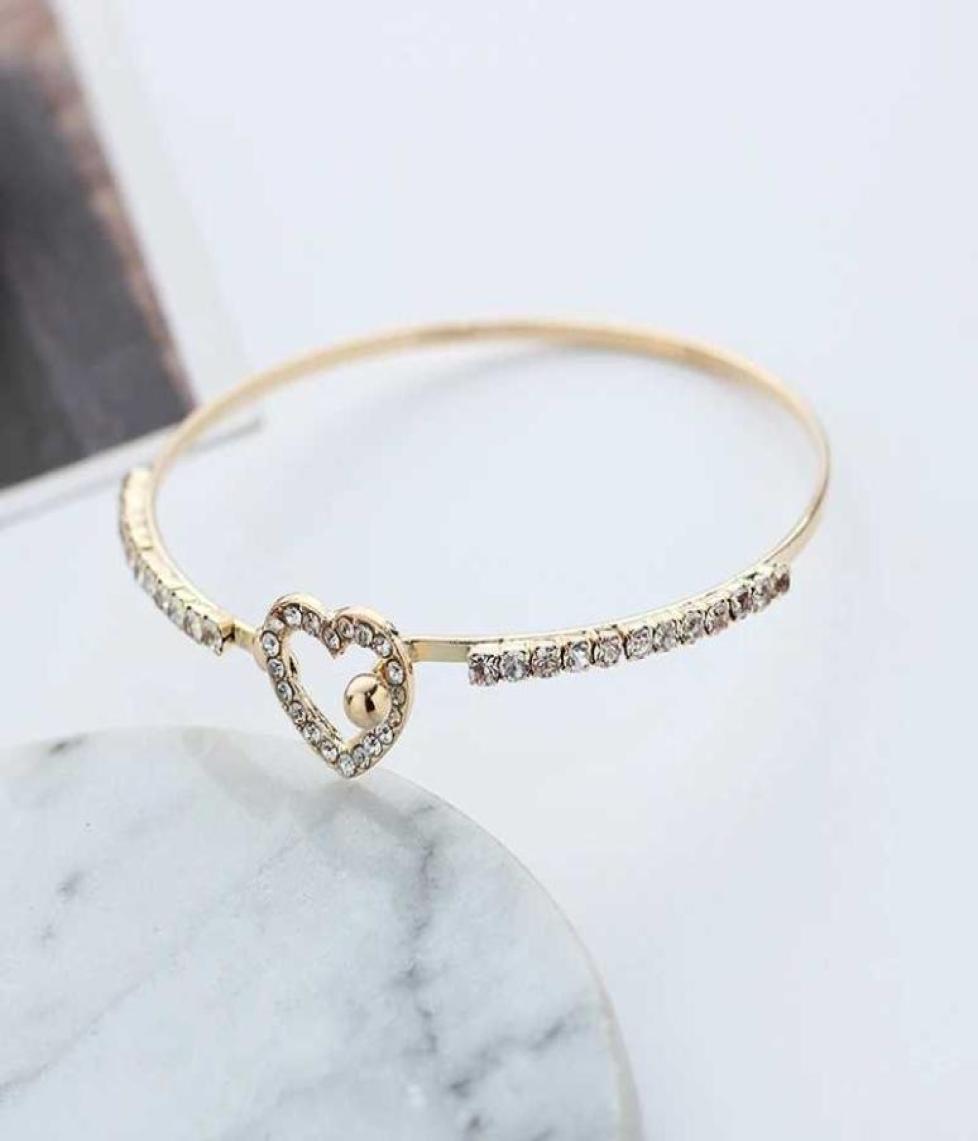Korea Fashion Simple Hollow Love Rhinestone Women Girl Elegant Bracelet Gold Metal Matching Dress Coat Gift7367568
Korea Fashion Simple Hollow Love Rhinestone Women Girl Elegant Bracelet Gold Metal Matching Dress Coat Gift7367568