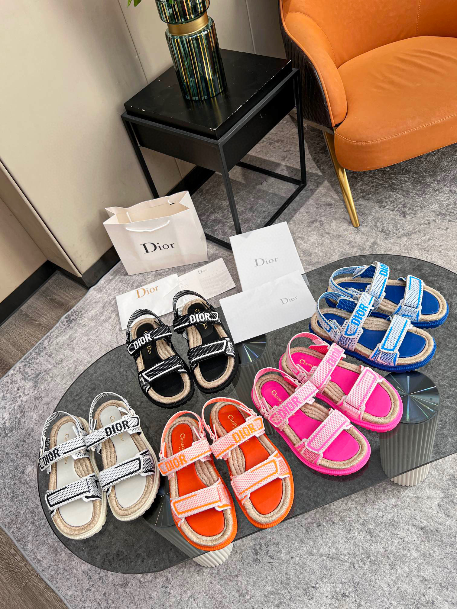 Luxury designer shoes Dior Women shoes DIRO High top sandals high-quality Slippers summer flat shoes Real Leather Sandals Slide beach slippers with box free ship, Fuchsia
Luxury designer shoes Dior Women shoes DIRO High top sandals high-quality Slippers summer flat shoes Real Leather Sandals Slide beach slippers with box free ship, Fuchsia