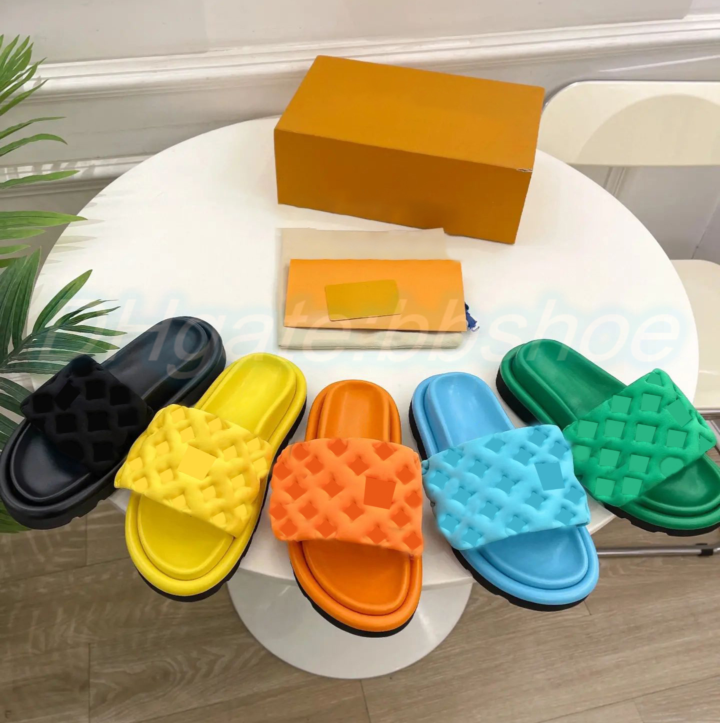 luxury woman shoe famous pool pillow comfort flat designer slipper Strap man Slippers Fashionable Easy-to-wear Style Slides sandal with dust bag, #1
luxury woman shoe famous pool pillow comfort flat designer slipper Strap man Slippers Fashionable Easy-to-wear Style Slides sandal with dust bag, #1