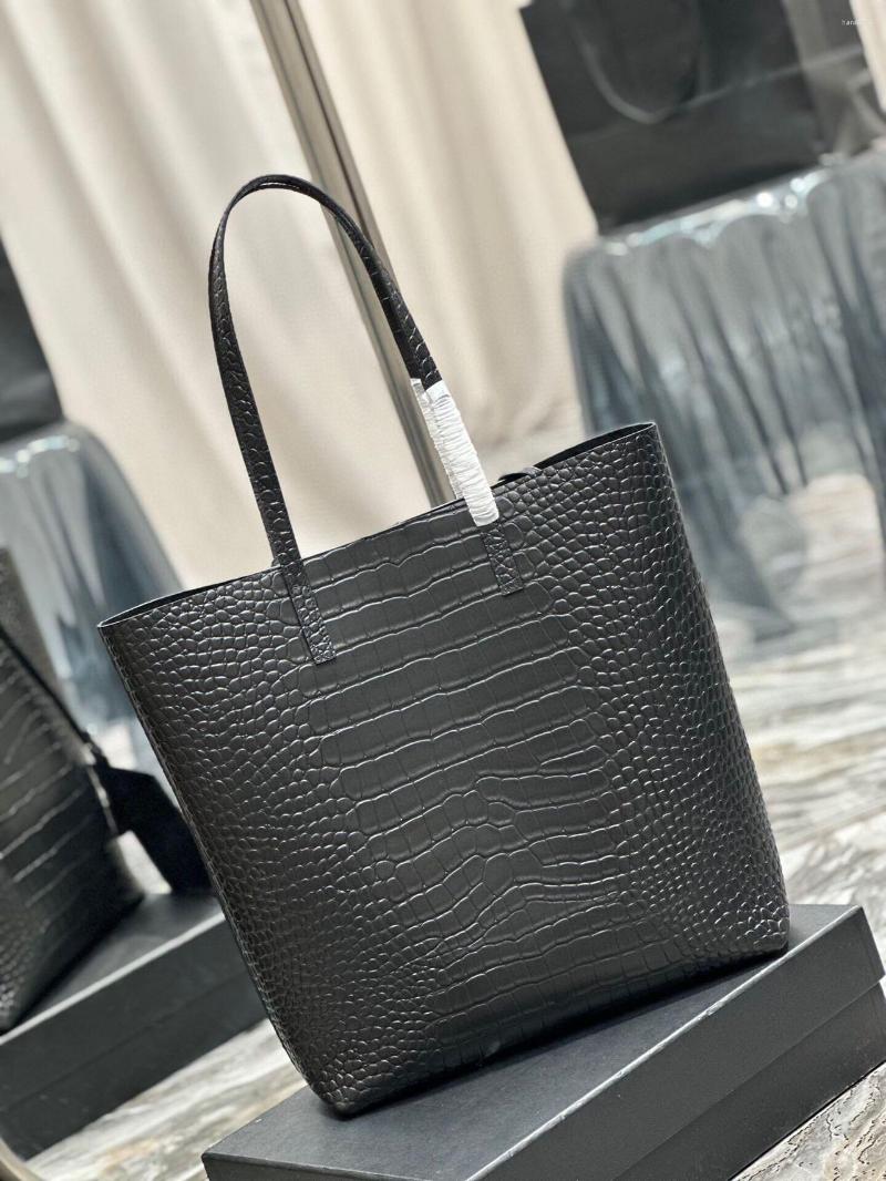 Evening Bags 2023 Soft Leather Korean Tote Bag Women's Large Capacity Single Shoulder Advanced Sensible Mother Handheld Underarm, Beige
Evening Bags 2023 Soft Leather Korean Tote Bag Women's Large Capacity Single Shoulder Advanced Sensible Mother Handheld Underarm, Beige