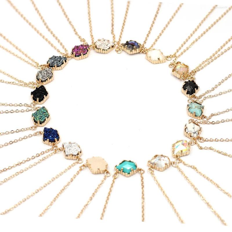 Pendant Necklaces 2023 Summer Mini Geometrical Shape Resin Stone Inlay Pentagon Choker Abalone Necklace Wholesale
Pendant Necklaces 2023 Summer Mini Geometrical Shape Resin Stone Inlay Pentagon Choker Abalone Necklace Wholesale
