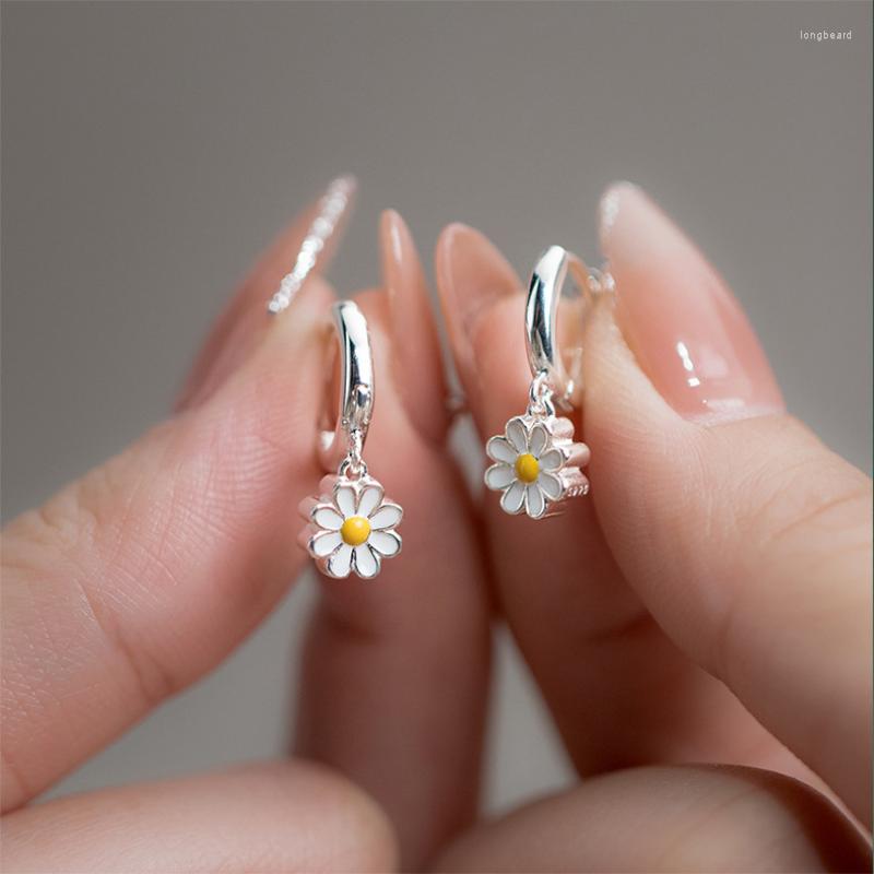 Hoop Earrings VOQ Silver Color Small Daisy Ear Buckle Women's Fashion Korean Long Pendant Chic Party Jewelry Accessories
Hoop Earrings VOQ Silver Color Small Daisy Ear Buckle Women's Fashion Korean Long Pendant Chic Party Jewelry Accessories
