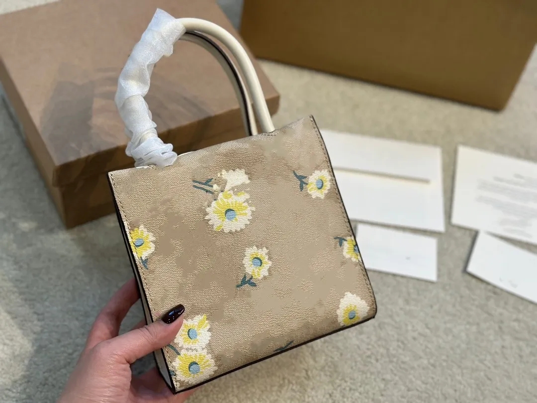 MT Cross Body Shoulder Bags Women Classic Old Flower Tote Mini Cally Handbag Vintage Leather Designer Crossbody Female Purses 844723
MT Cross Body Shoulder Bags Women Classic Old Flower Tote Mini Cally Handbag Vintage Leather Designer Crossbody Female Purses 844723