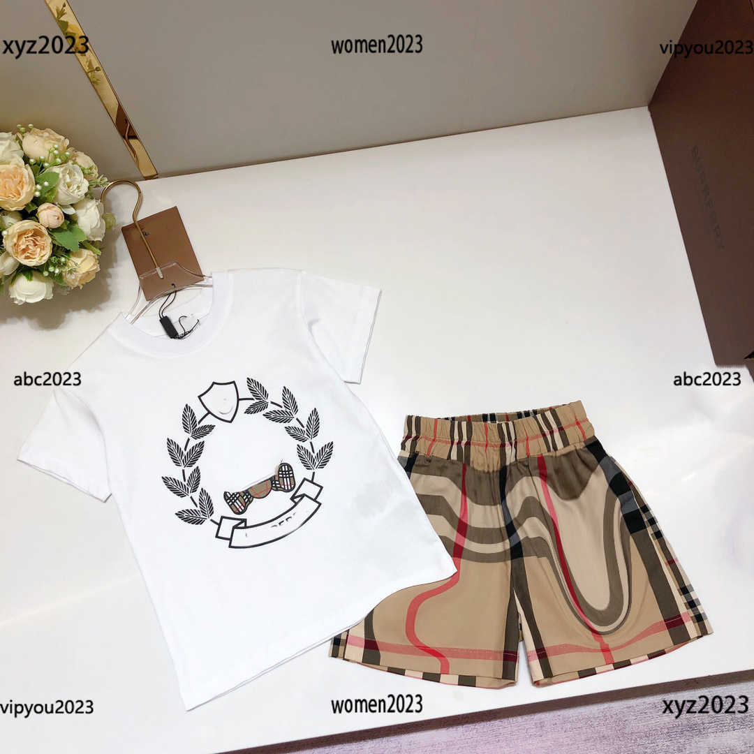 luxury Tracksuits designer kids designer clothes Size -160 CM 2pcs Symmetric graphic T-shirt and elastic waist plaid shorts, #1
luxury Tracksuits designer kids designer clothes Size -160 CM 2pcs Symmetric graphic T-shirt and elastic waist plaid shorts, #1