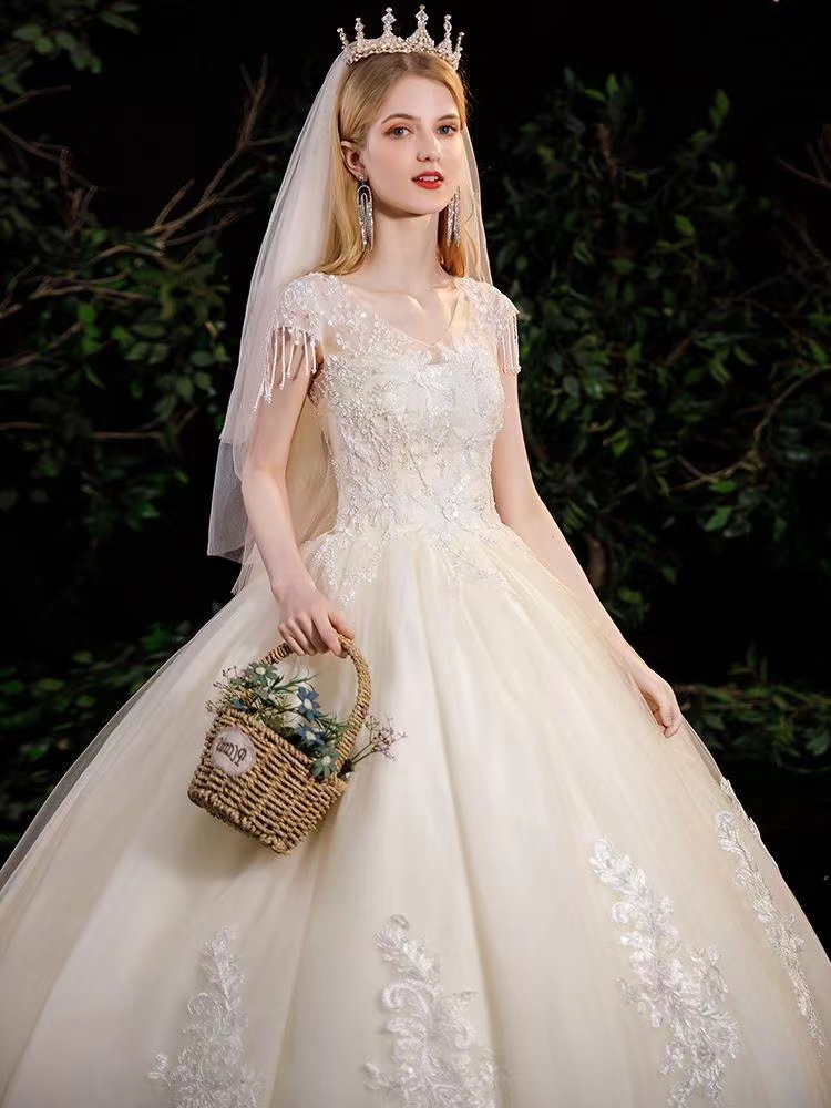 Modest Long Ball Gown Wedding Dresses Bridal Gowns Sheer Jewel Neck Lace Appliqued beaded Sequins Plus Size Robe De Mariee Custom Made bride dress, Same as image
Modest Long Ball Gown Wedding Dresses Bridal Gowns Sheer Jewel Neck Lace Appliqued beaded Sequins Plus Size Robe De Mariee Custom Made bride dress, Same as image