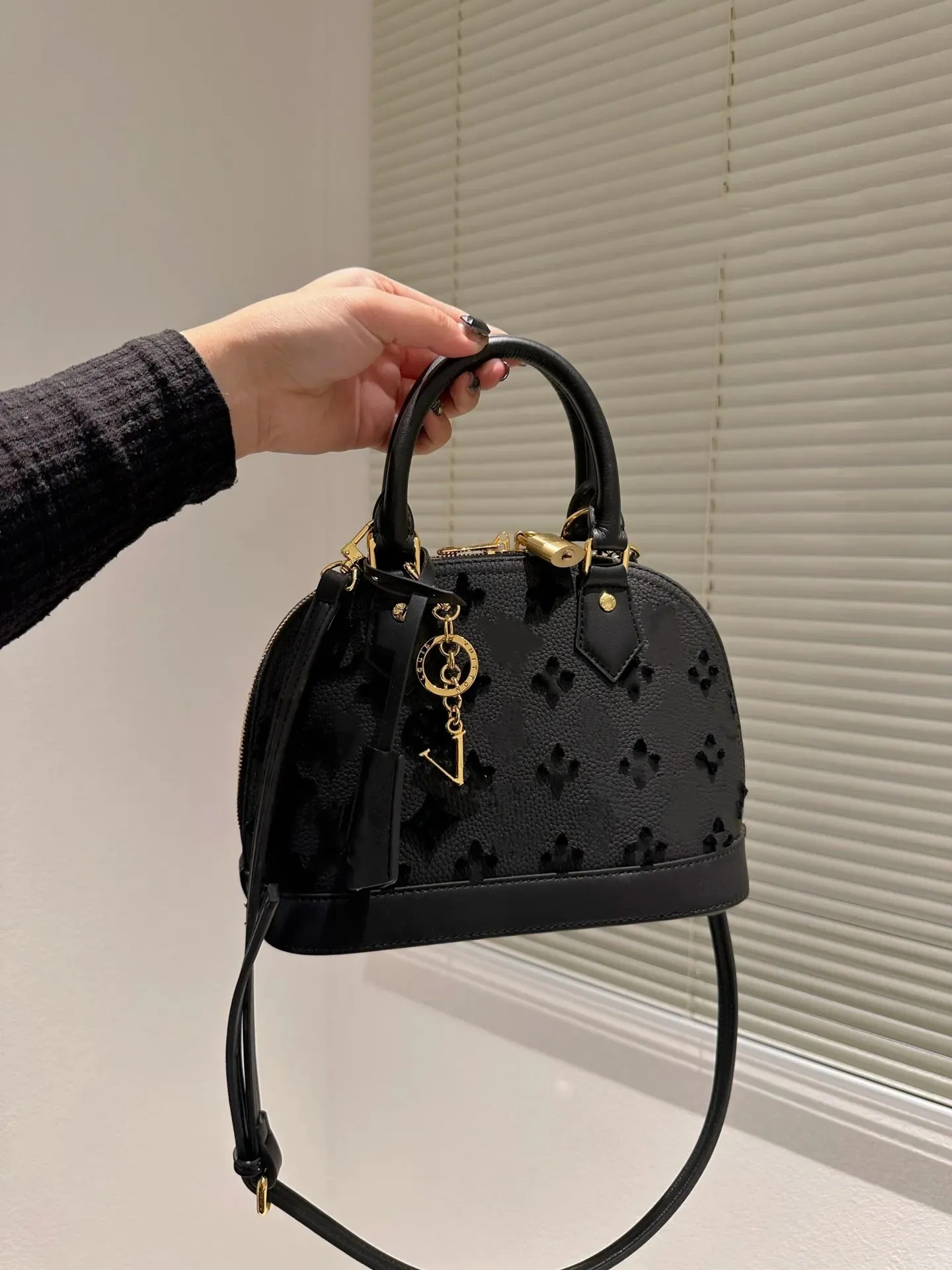 MT Alma BB Water Ripple Shoulder Crossbody Bags Shell Totes Women Fashion Messenger Bag Designer Handbags Lady Clutch Purse Vintage, 12 
MT Alma BB Water Ripple Shoulder Crossbody Bags Shell Totes Women Fashion Messenger Bag Designer Handbags Lady Clutch Purse Vintage, 12