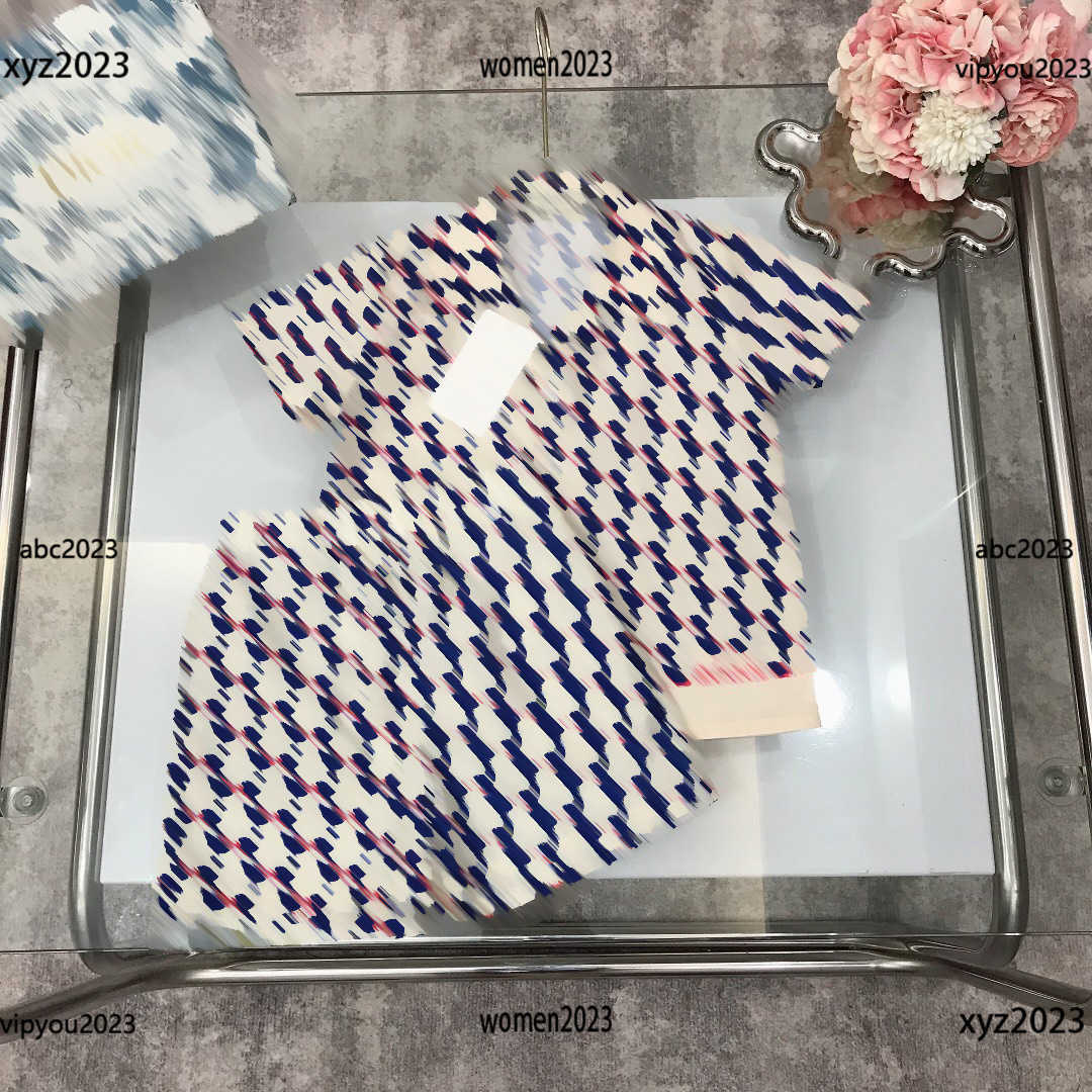 luxury Tracksuits kids designer clothes Baby Outdoor suit 2pcs Single breasted lapel polo shirt shirt and lettered shorts, #2
luxury Tracksuits kids designer clothes Baby Outdoor suit 2pcs Single breasted lapel polo shirt shirt and lettered shorts, #2