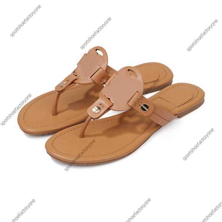 Summer Beach slippers Hot Selling luxury Sandals fashion Soft Leather Flip Flops Designer Women Sandals Flat heel Lady slippers Big Size eu35-42 With Box, Black c#
Summer Beach slippers Hot Selling luxury Sandals fashion Soft Leather Flip Flops Designer Women Sandals Flat heel Lady slippers Big Size eu35-42 With Box, Black c#