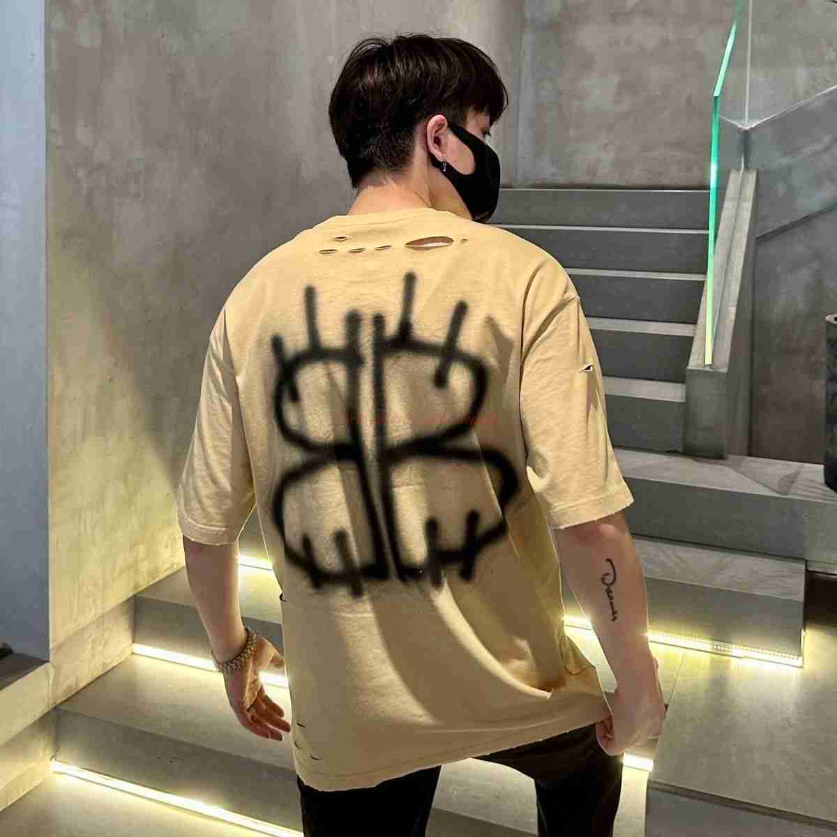 Designer Fashion Clothing French Paris BB Luxury TShirt Tees High Version Springsummer New Paris Bb Inkjet Printing Highend Short Sleeved Handsome Trendy Men with H, Black
Designer Fashion Clothing French Paris BB Luxury TShirt Tees High Version Springsummer New Paris Bb Inkjet Printing Highend Short Sleeved Handsome Trendy Men with H, Black