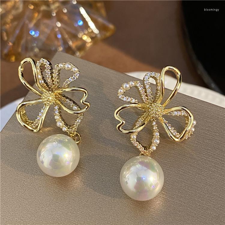 Stud Earrings Korean Style Slightly Inlaid High Quality Exaggerated Large Pearl Flower Retro Simple For Women.
Stud Earrings Korean Style Slightly Inlaid High Quality Exaggerated Large Pearl Flower Retro Simple For Women.