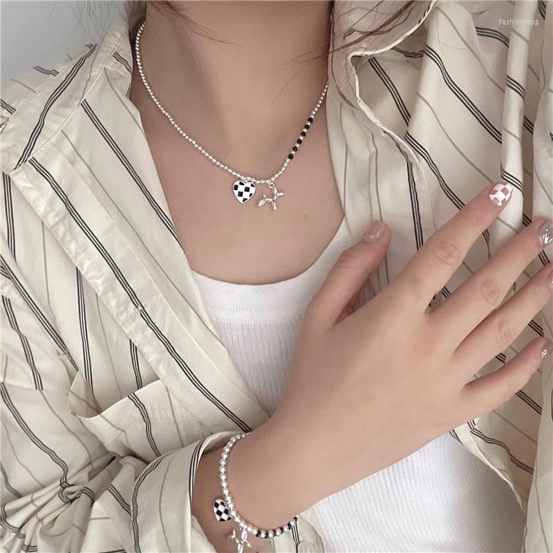Pendant Necklaces AOMU Charms Sweet Black White Contrast Metal Love Heart Necklace Irregular Geometric Beaded Bracelet For Women Jewelry
Pendant Necklaces AOMU Charms Sweet Black White Contrast Metal Love Heart Necklace Irregular Geometric Beaded Bracelet For Women Jewelry