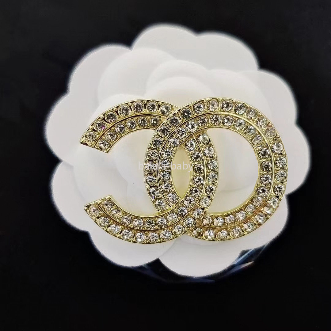 20 Style Brand Designer Brooches Women Full Crystal Rhinestone C Letters Brooches Suit Pin Fashion Jewelry Clothing Decoration Accessories
20 Style Brand Designer Brooches Women Full Crystal Rhinestone C Letters Brooches Suit Pin Fashion Jewelry Clothing Decoration Accessories