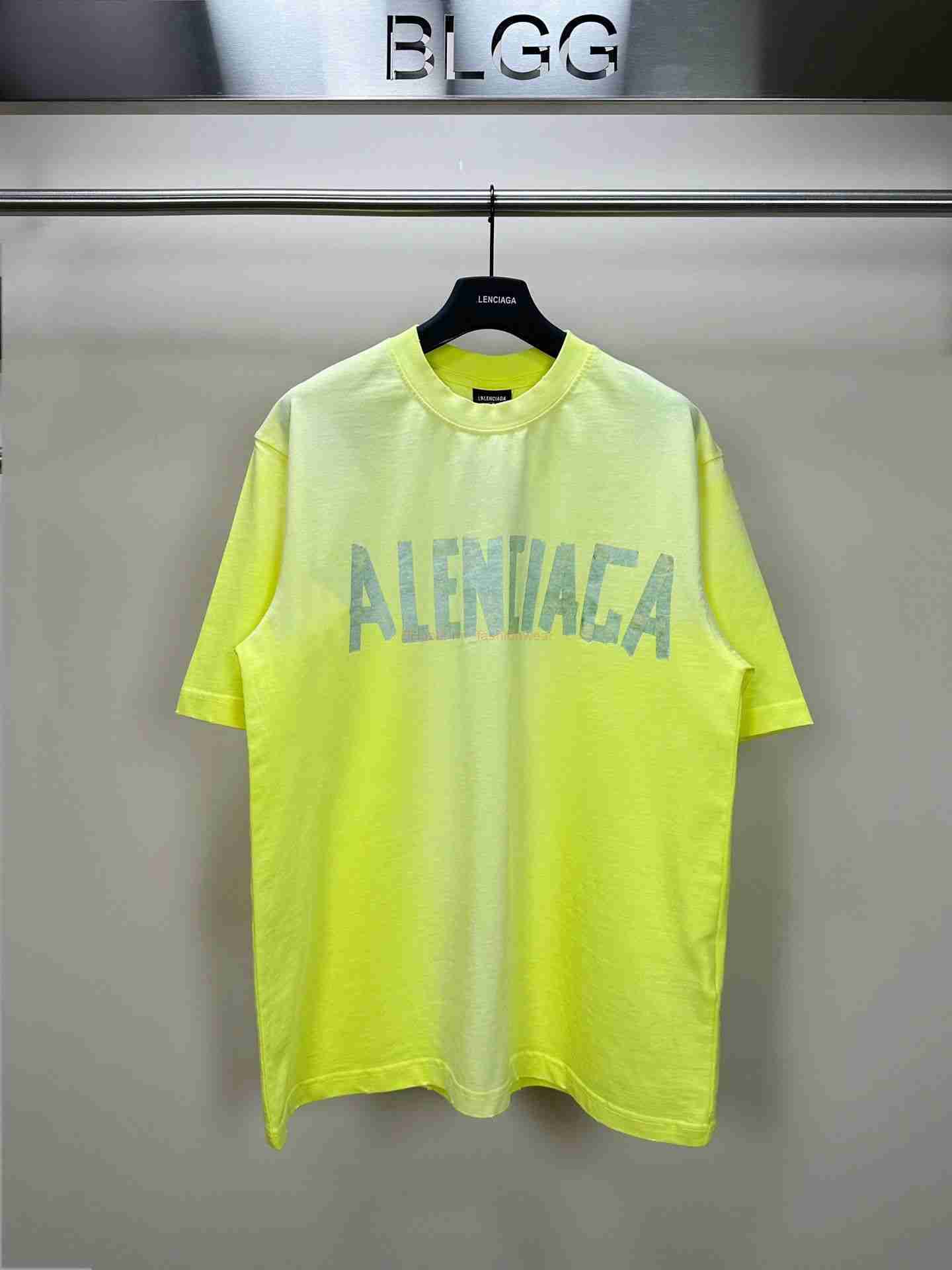 Designer Fashion Clothing French Paris BB Luxury TShirt Tees b Family High Edition Paris Gradient Yellow Tape Bandage Printed Short Sleeve Gradient Loose Short Slee, Viz yellow
Designer Fashion Clothing French Paris BB Luxury TShirt Tees b Family High Edition Paris Gradient Yellow Tape Bandage Printed Short Sleeve Gradient Loose Short Slee, Viz yellow