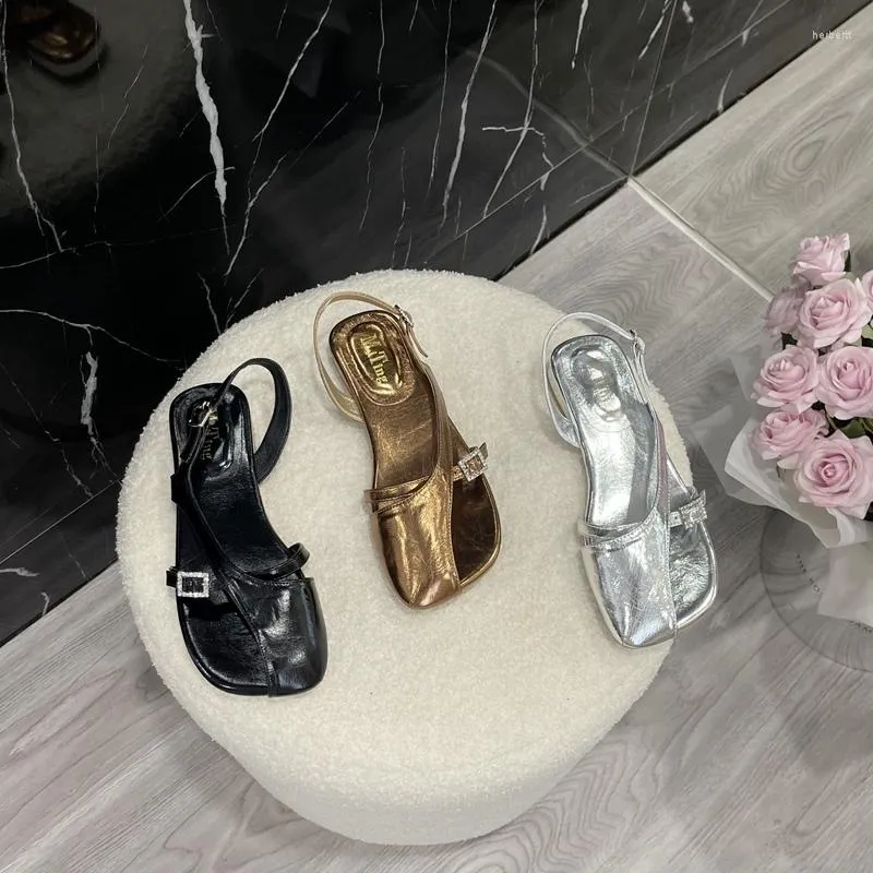 2023 Sandals Women Shoes Summer Flat Heels Designer Casual Comfortable Outdoor Fashion Dress Vintage versatile, Sliver
2023 Sandals Women Shoes Summer Flat Heels Designer Casual Comfortable Outdoor Fashion Dress Vintage versatile, Sliver