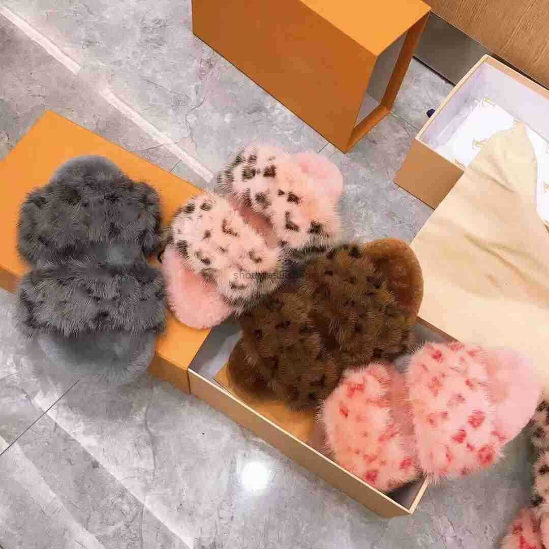 Designer Slippers Fur Slides Flat Mule Slipper Comfort Slide Double Strap Sandals Women Shoes Plush Sandal Autumn Winter Scuffs
Designer Slippers Fur Slides Flat Mule Slipper Comfort Slide Double Strap Sandals Women Shoes Plush Sandal Autumn Winter Scuffs