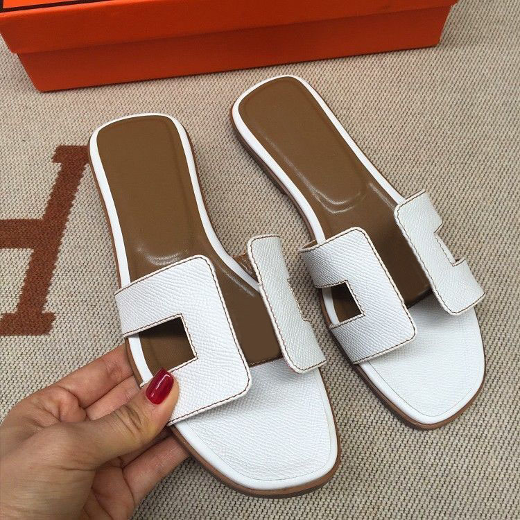 Sandales Fashion Genuine Leather For Women Slippers 2023 Summer Luxury Flat Slides Ladies Beach Sandal Party Wedding Oran Slipper shoes with dust bag 35-42, #37
Sandales Fashion Genuine Leather For Women Slippers 2023 Summer Luxury Flat Slides Ladies Beach Sandal Party Wedding Oran Slipper shoes with dust bag 35-42, #37