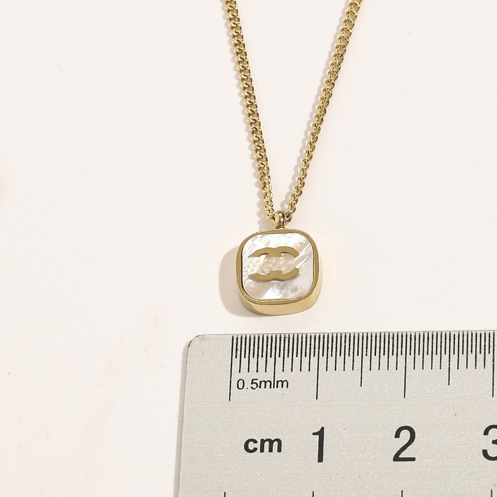 18K Gold Plated Luxury Famous Designer Necklace for Elegant Women Brand C-Letter Choker Chain Necklaces Jewelry Accessory High Quality Never Fade 20style
18K Gold Plated Luxury Famous Designer Necklace for Elegant Women Brand C-Letter Choker Chain Necklaces Jewelry Accessory High Quality Never Fade 20style