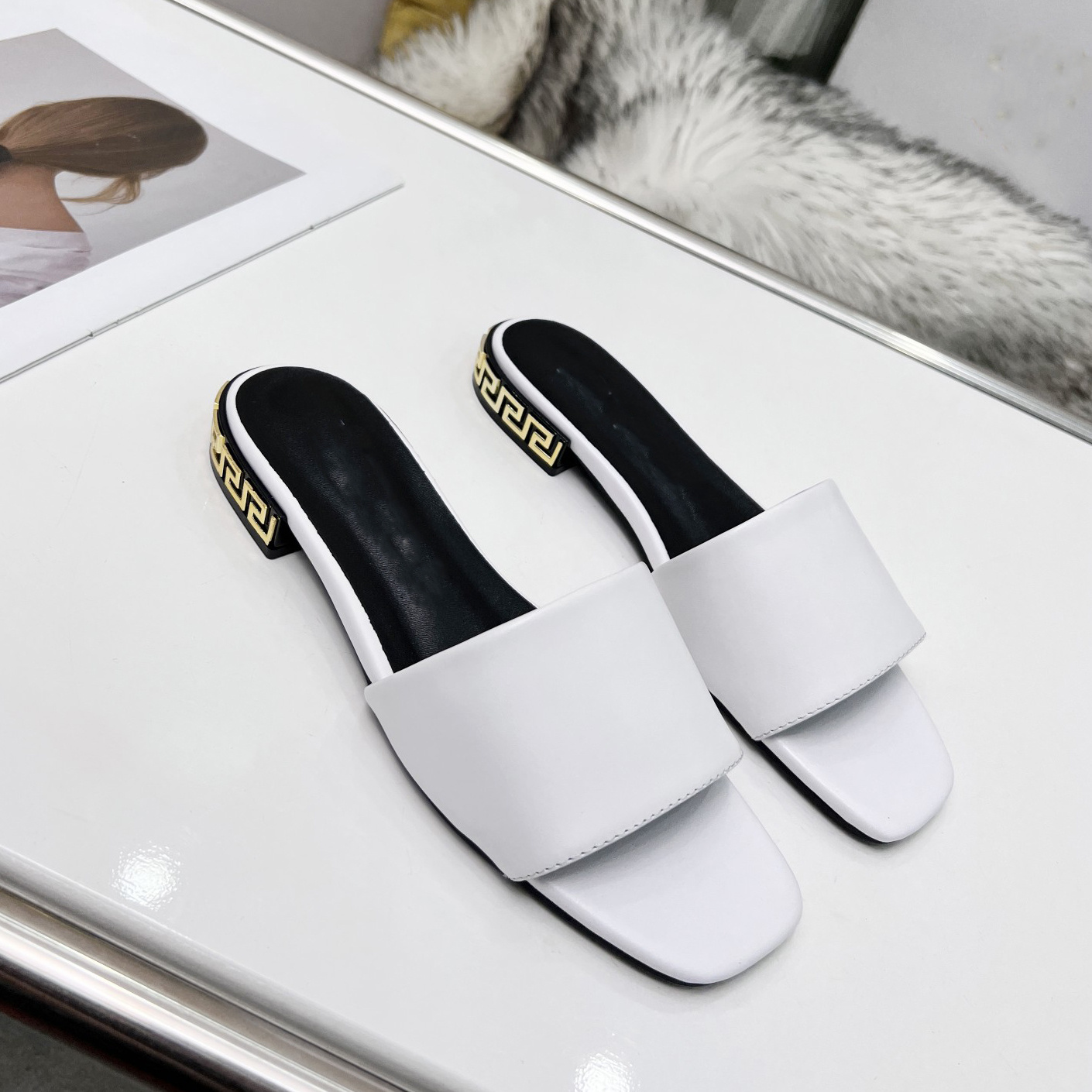 Top designer slippers Women's medusa fashion luxury sandals summer casual flat slide slippers FS013
Top designer slippers Women's medusa fashion luxury sandals summer casual flat slide slippers FS013