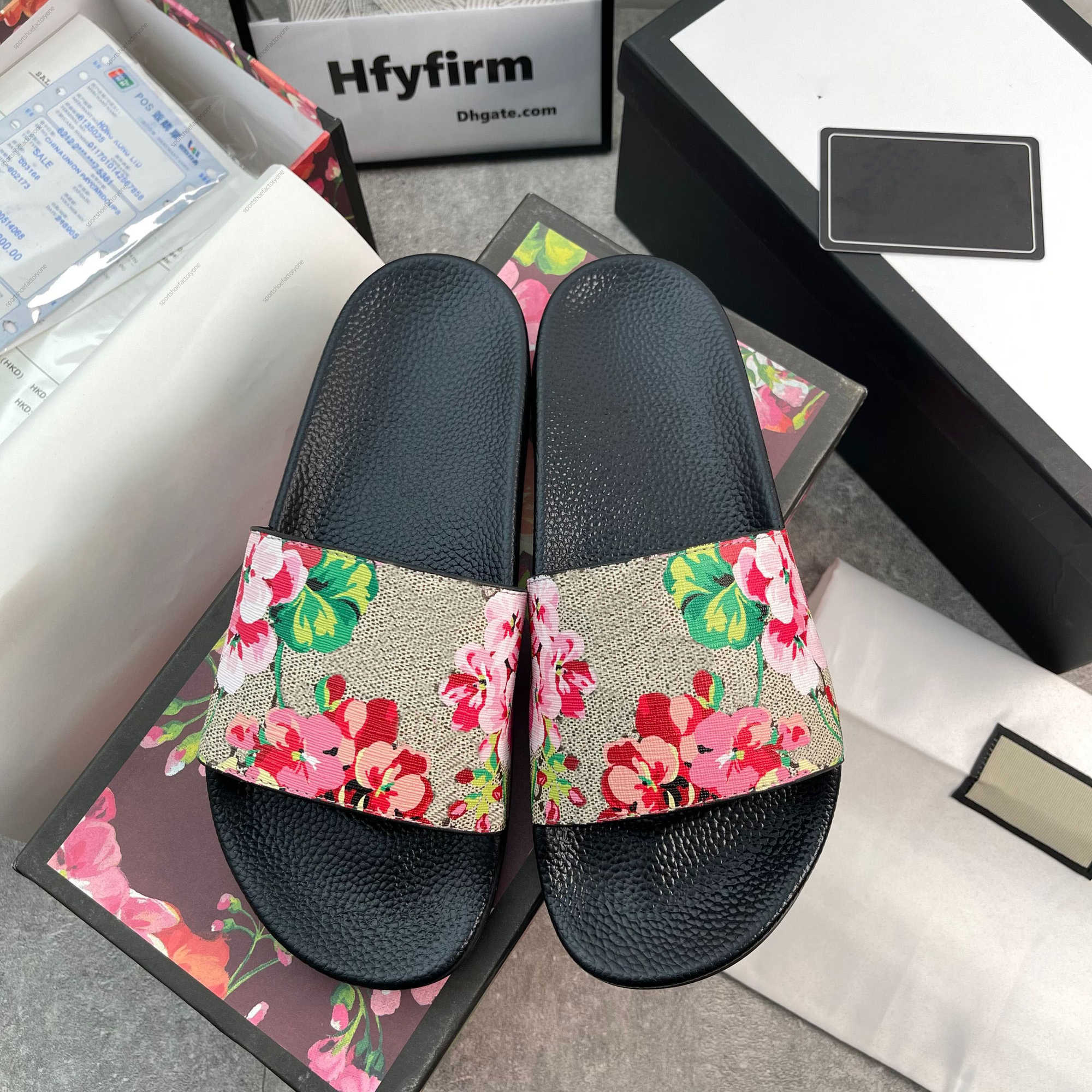 Designer Men Women Sandals tiger snake print Slide Summer Wide Flat Slipper size 35-48, Color 20
Designer Men Women Sandals tiger snake print Slide Summer Wide Flat Slipper size 35-48, Color 20