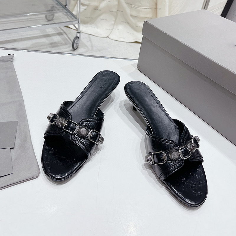 CAGOLE slippers designer shoes woman High 3.5cm heeled Metal rivet Outdoor Genuine leather Free delivery EU40 with box, Color 2
CAGOLE slippers designer shoes woman High 3.5cm heeled Metal rivet Outdoor Genuine leather Free delivery EU40 with box, Color 2