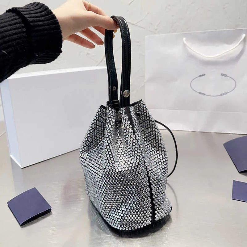 Totes designer bags Totes Full Diamond Crystal Bag Triangle Tote Womens Designer Shoulder Purse Handbags Quality Wallets Clutch Crossbody 22120
Totes designer bags Totes Full Diamond Crystal Bag Triangle Tote Womens Designer Shoulder Purse Handbags Quality Wallets Clutch Crossbody 22120
