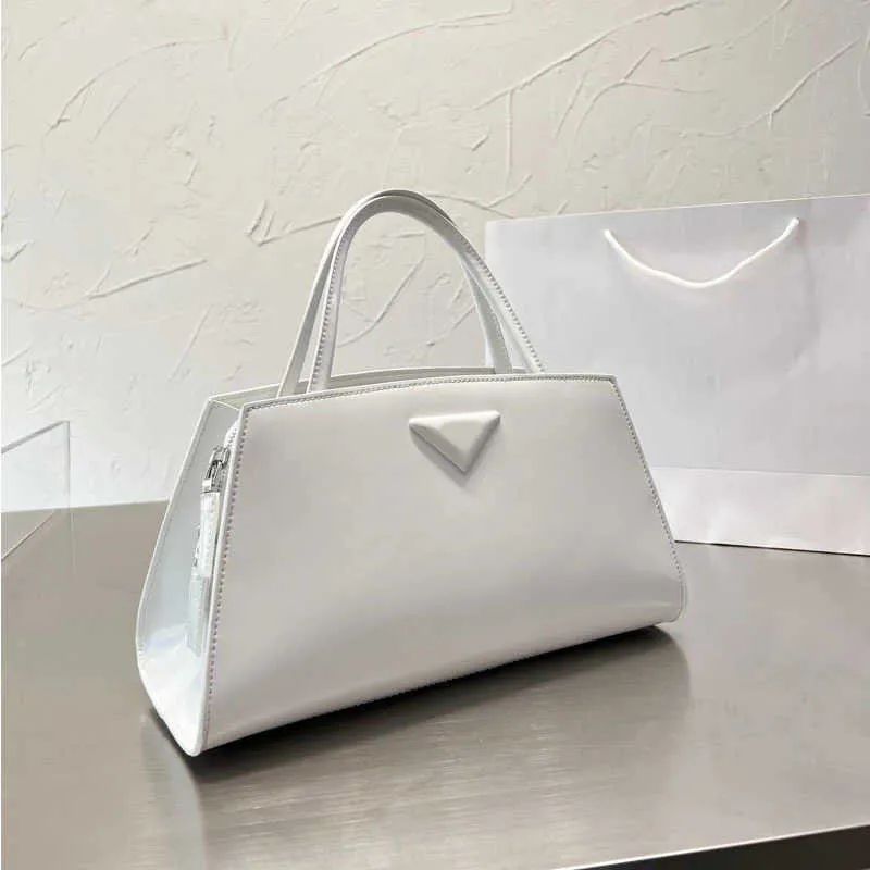 Totes Prbag Vintage HandBag Triangle Designer Bags Cowhide Crossbody Bags Women Large Capacity Shoulder Leather Handbag Purses 22090
Totes Prbag Vintage HandBag Triangle Designer Bags Cowhide Crossbody Bags Women Large Capacity Shoulder Leather Handbag Purses 22090