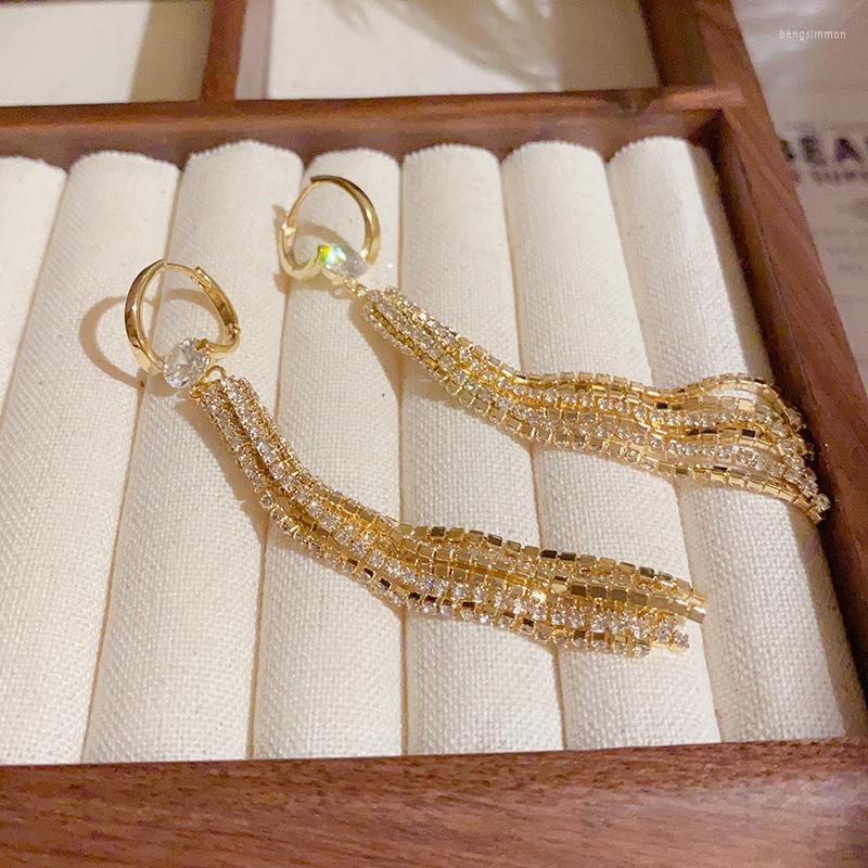 Hoop Earrings Luxury CZ Tassel Chain Earring For Women 2023 Trending Metal Gold Plated Zircon Long Ear Clip High Quality Triangle Jewelry
Hoop Earrings Luxury CZ Tassel Chain Earring For Women 2023 Trending Metal Gold Plated Zircon Long Ear Clip High Quality Triangle Jewelry